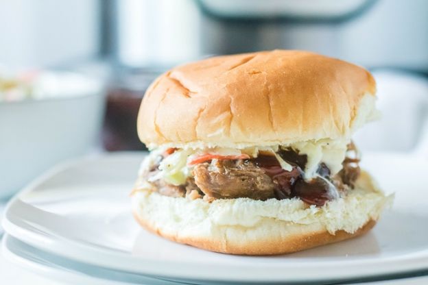 Instant Pot Pulled Pork Sandwiches