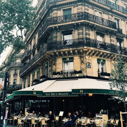 Lolita: Les Deux Magots, Paris