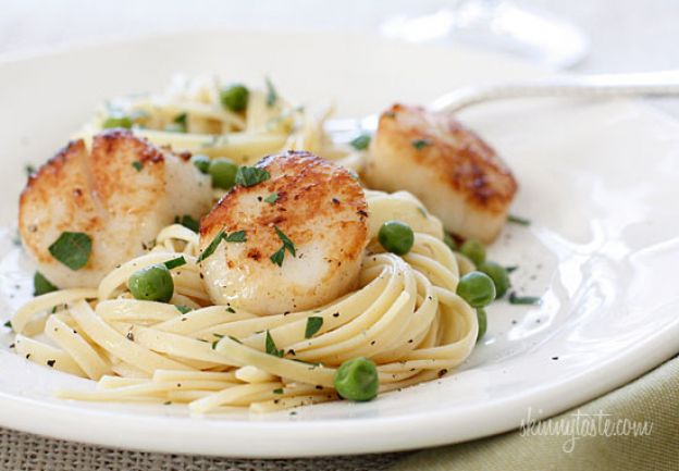 Linguine with Sauteed Scallops and Peas