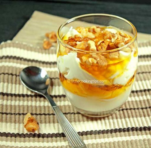 Greek yogurt with honey and walnuts