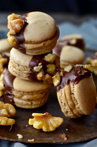 Maple walnut macarons