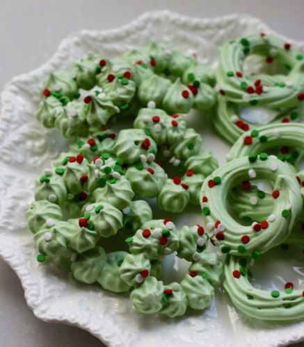 Christmas Wreath Meringues