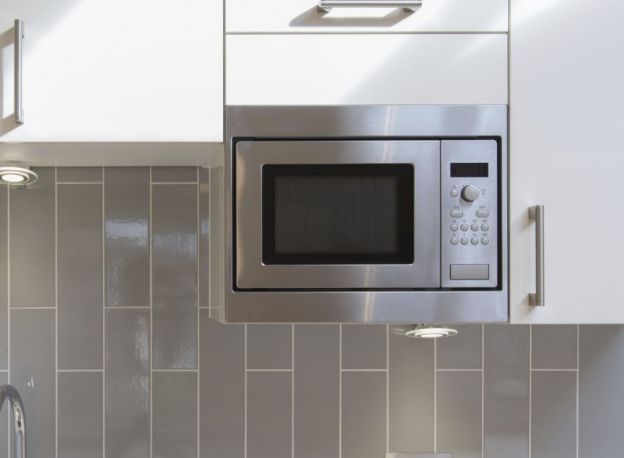 Damaged or modified microwaves: a risk