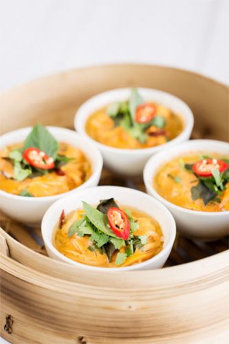 Steamed red curry fish