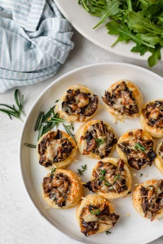 Mushroom Tartlets with Thyme and Cheese