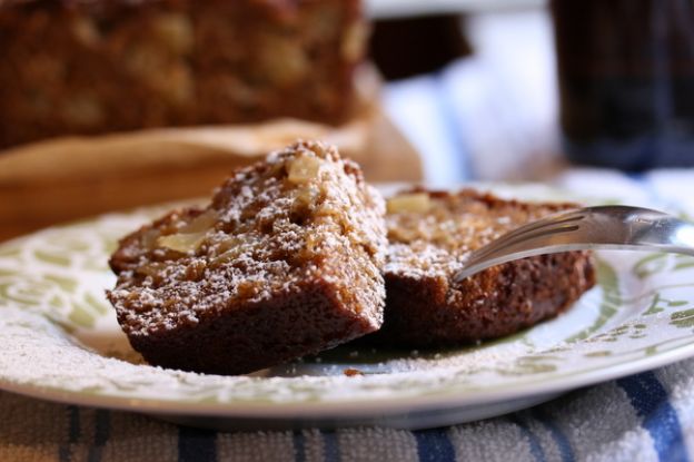 Oatmeal Stout Cake With Apples & Whisky Cream