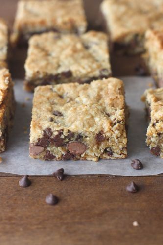 Oatmeal chocolate chip cookie bars