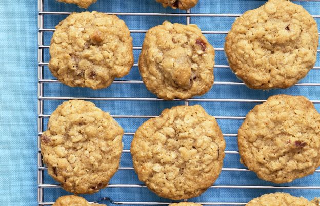 Oatmeal date cookies