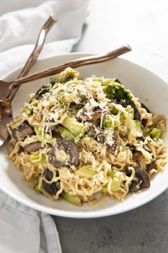 One Pan Garlic Parmesan Ramen Noodles