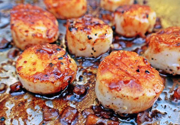 Pan-Seared Scallops with White Wine-Shallot Reduction