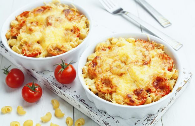 Cheesy tomato pasta bake