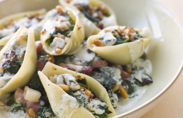 Stuffed shells with spinach and ricotta