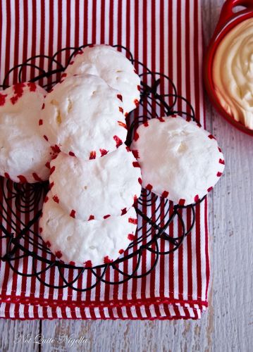 Peppermint meringues