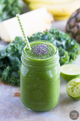 PINEAPPLE BANANA KALE SMOOTHIE