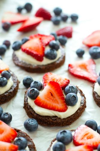 Patriotic mini brownie dessert pizzas