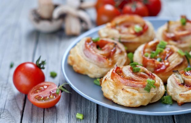 Mini puff pastry pizza wheels