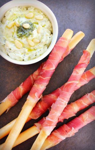 Prosciutto grossinis with creamy pesto dip