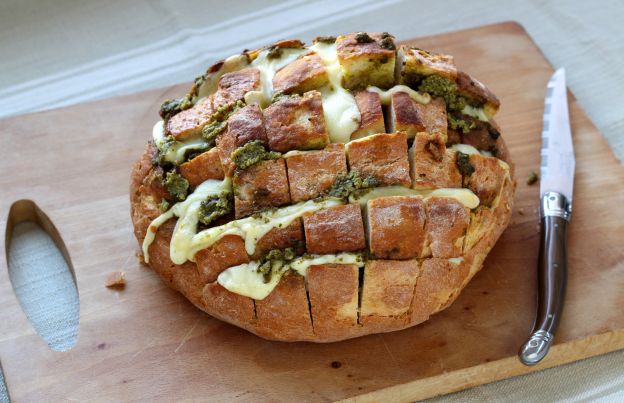 Ooey Gooey Cheesy Pull-Apart Bread