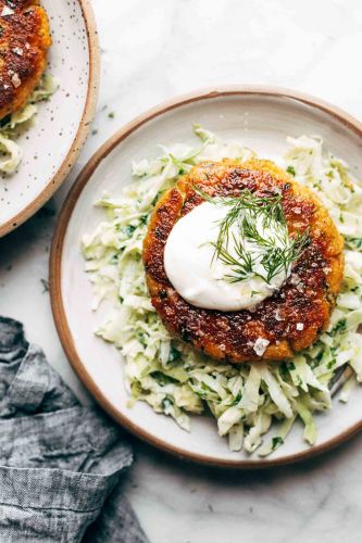 Yummy Salmon Burgers with Slaw