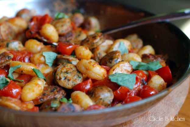 Gnocchi skillet with sausage and tomatoes