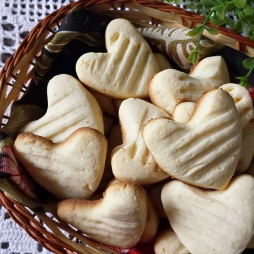 Sequilhos: Brazilian cornflour biscuits