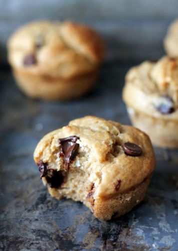 Skinny Banana Chocolate Chip Muffins