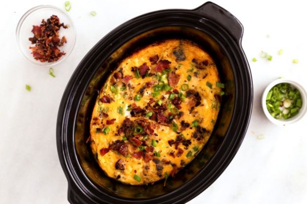 Slow-cooker bacon, egg & hash brown casserole