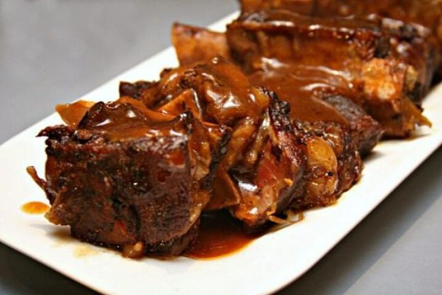 SLOW COOKER BEER BRAISED SHORT RIBS