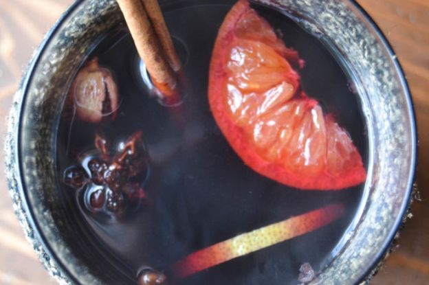 Slow Cooker Mulled Wine With Cranberries and Rosemary