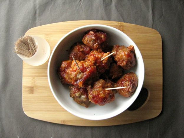 Slow Cooker Pork Meatballs in Chili Apricot Sauce