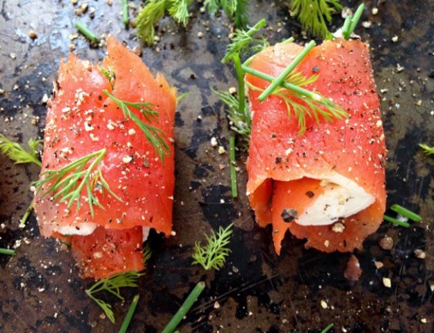 Smoked salmon rolls