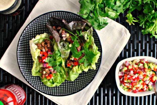 Spicy Sriracha steak lettuce wraps