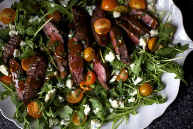 Steak Salad with Arugula and Blue Cheese