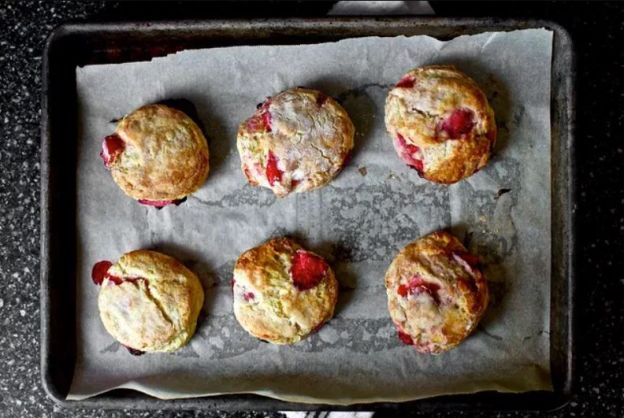 Strawberries and cream biscuits