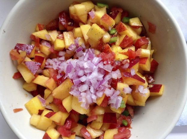 Fresh peach salsa fresca