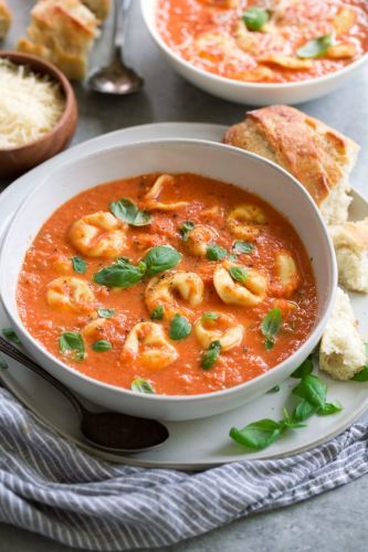 Slow Cooker Creamy Tomato Basil Tortellini Soup