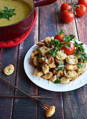 Toasted tortellini with pesto cheese fondue