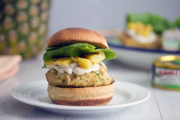 Jalapeno Tuna Burgers with Grilled Pineapple and Lemon Mayo