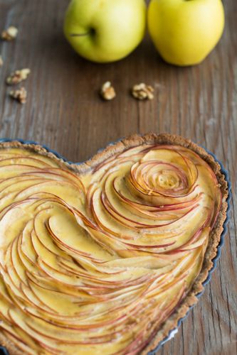 Valentine's apple rose tart