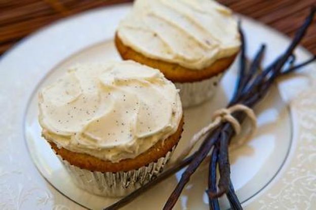 Vanilla-rooibos cupcakes