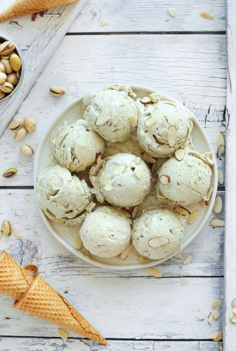 Almond-pistachio ice cream