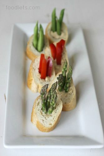 Veggie Cups In Mini Bread Bowls