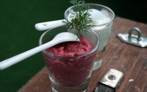 Beet hummus