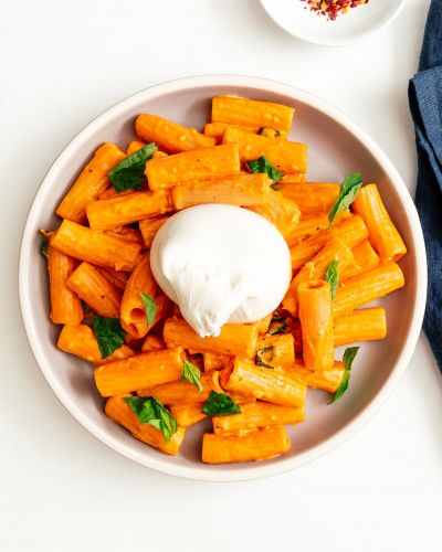 Easy Creamy Vodka Sauce with Rigatoni