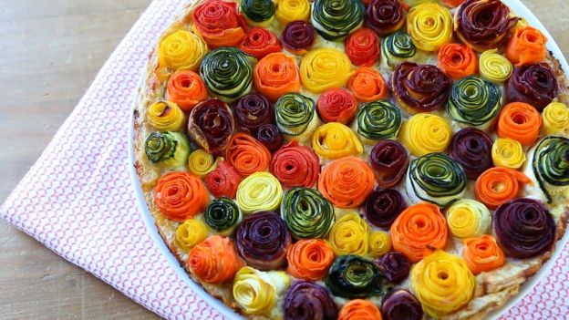 Zucchini and carrot roses tart