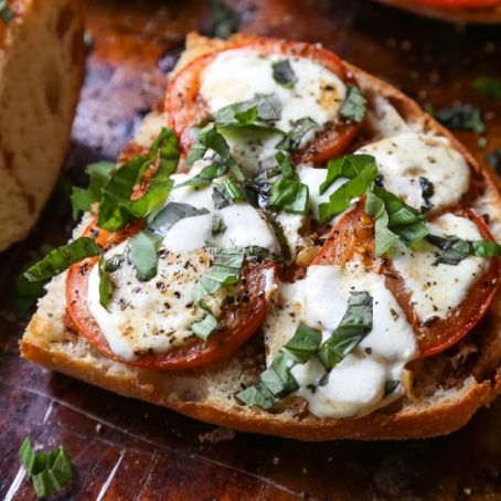 Garlic Bread Margherita Pizza