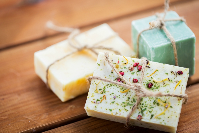 how-to-make-easy-natural-great-smelling-soap-at-home